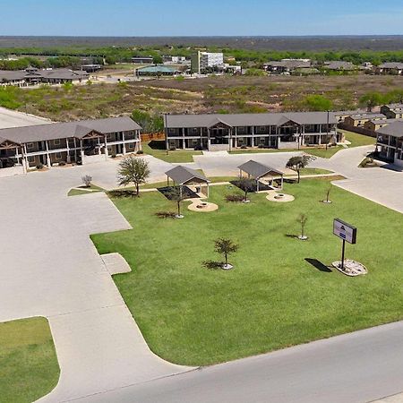 Eagle'S Den Suites Cotulla A Travelodge By Wyndham מראה חיצוני תמונה
