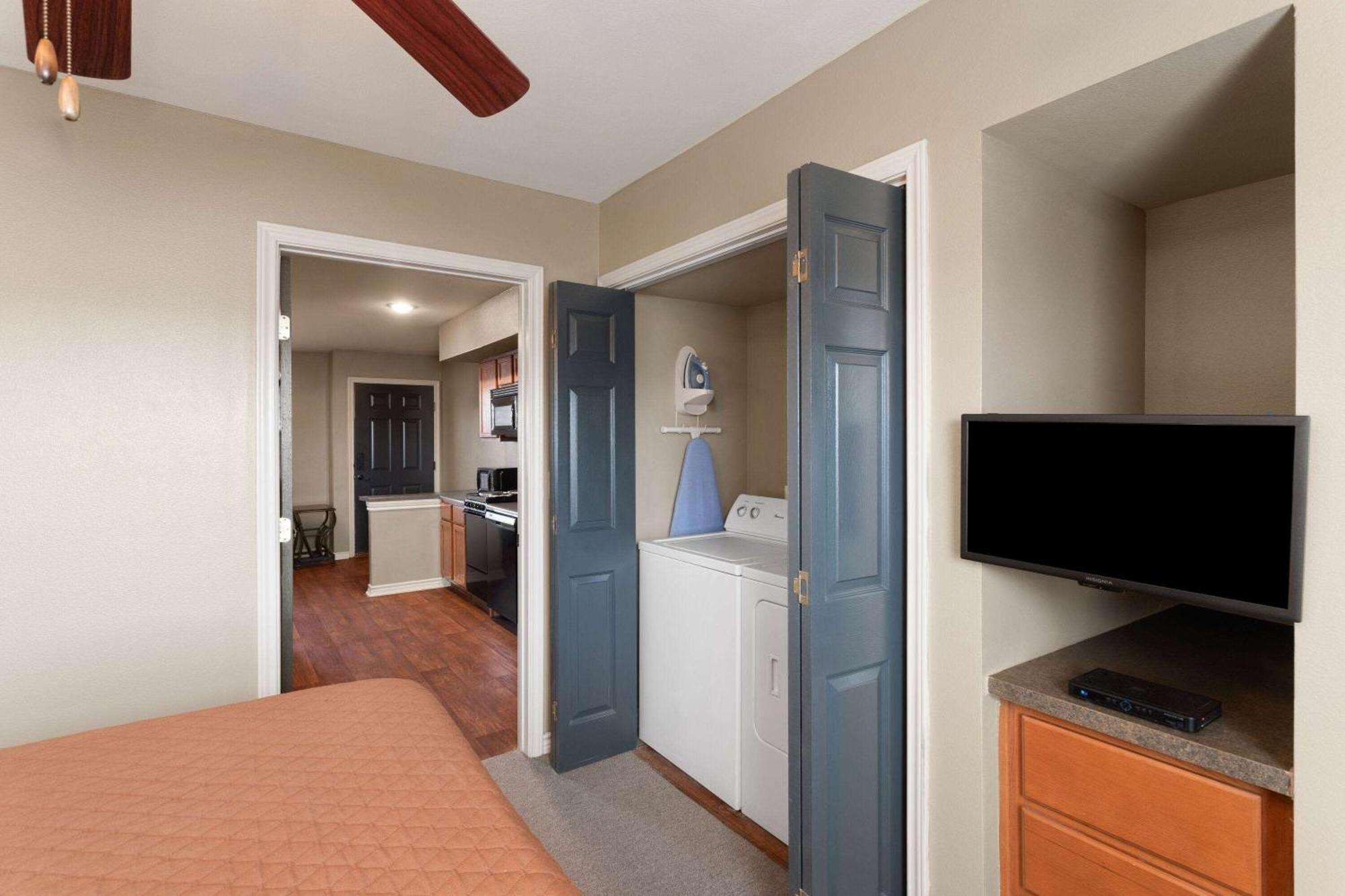 Eagle'S Den Suites Cotulla A Travelodge By Wyndham מראה חיצוני תמונה