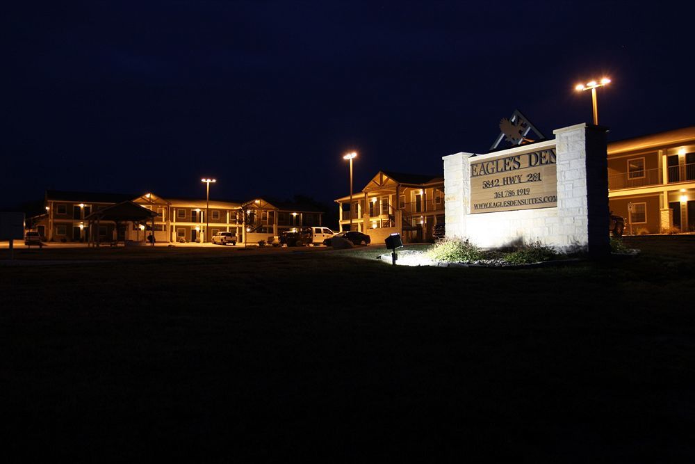 Eagle'S Den Suites Cotulla A Travelodge By Wyndham מראה חיצוני תמונה