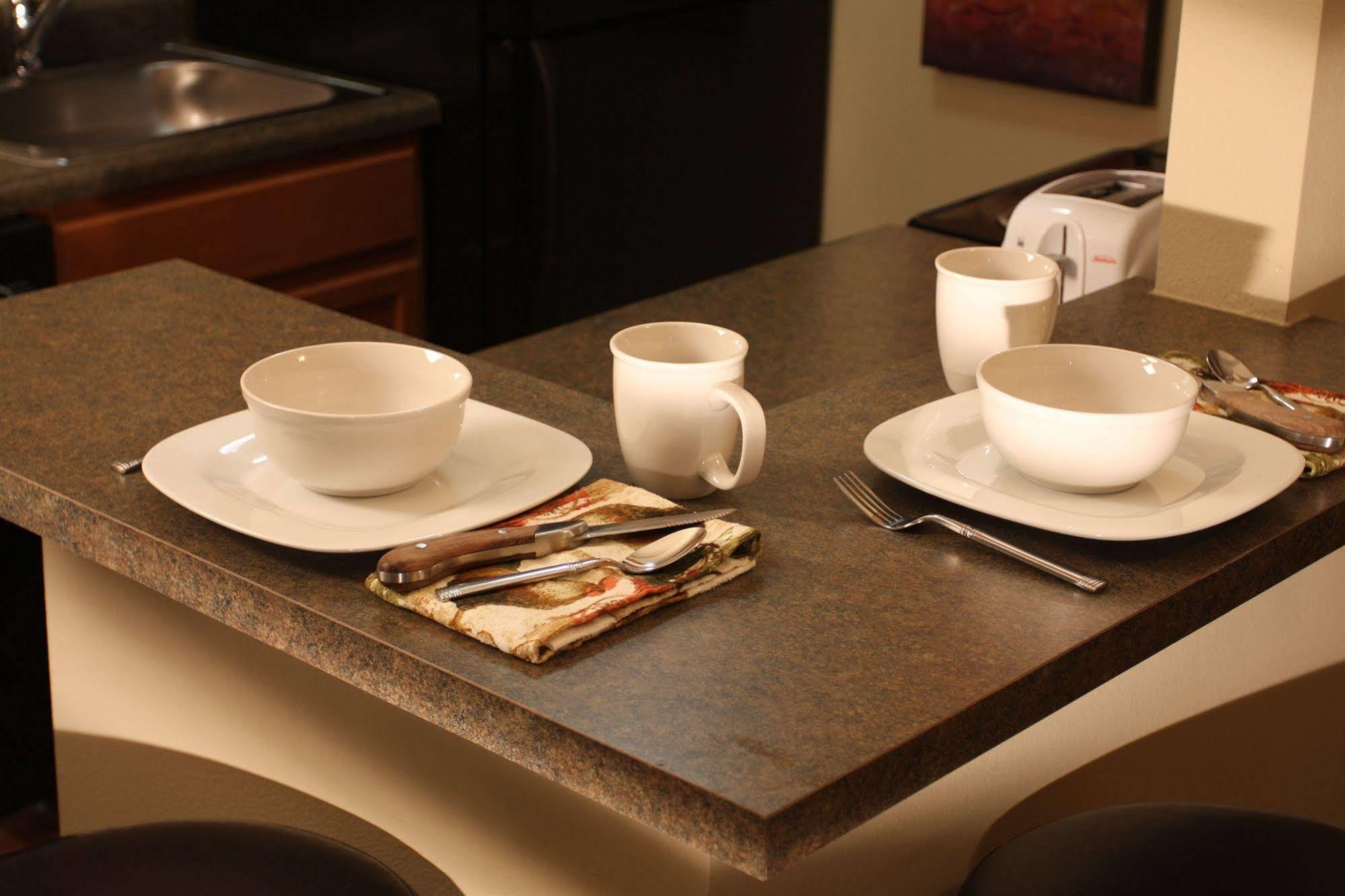 Eagle'S Den Suites Cotulla A Travelodge By Wyndham מראה חיצוני תמונה