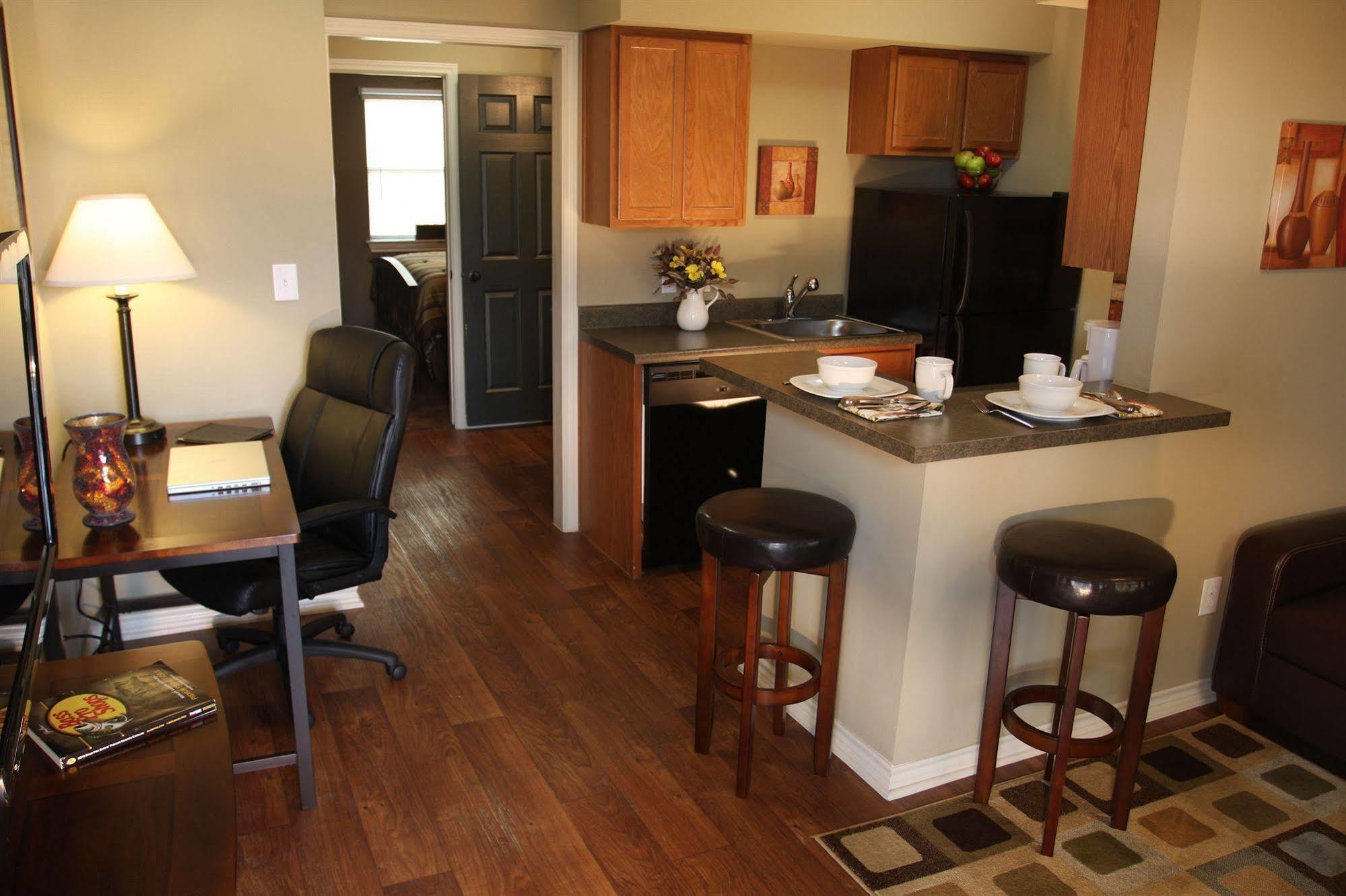 Eagle'S Den Suites Cotulla A Travelodge By Wyndham מראה חיצוני תמונה